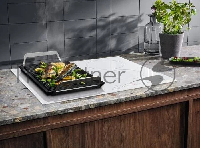 Индукционная варочная панель Electrolux LIV63431BW независимая, белый